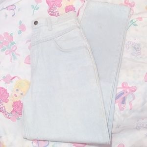 Vintage Size 8 Light Wash High Waisted Mom Jeans